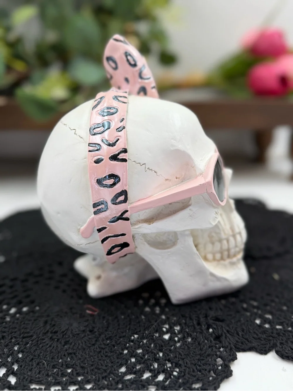 pink coquette skull decor sunglasses bow halloween figurine nwt